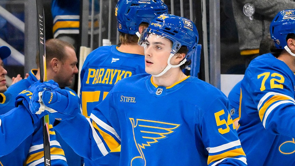 今日のNHL: ダリボール・ドヴォルスキーがセントルイスの試合で2ゴールを決めた