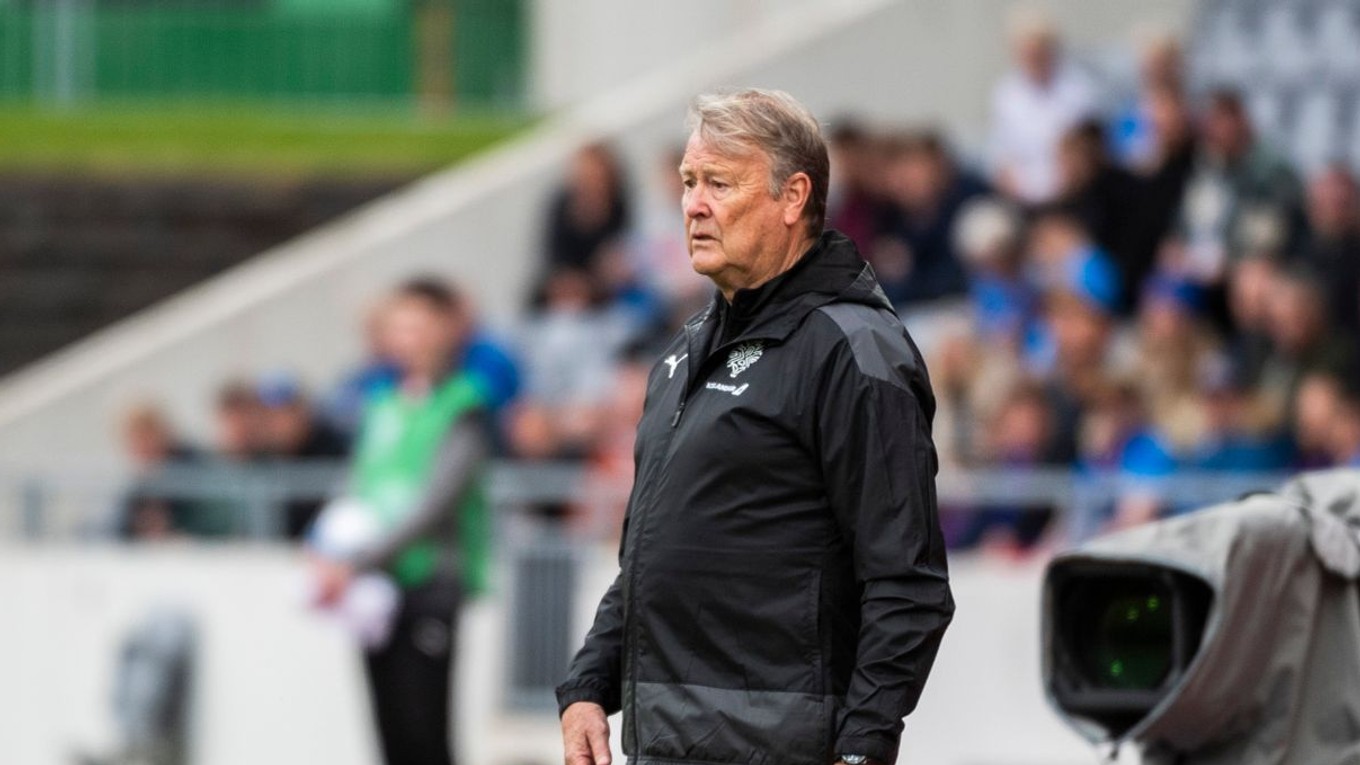 Age Hareide viedol Island.