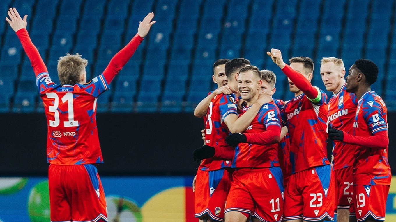 Hráči FC Viktoria Plzeň sa radujú z gólu