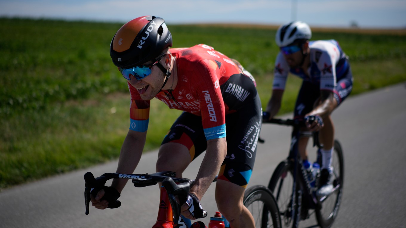 Fred Wright a Mattia Cattaneo počas 8. etapy Tour de France 2022.