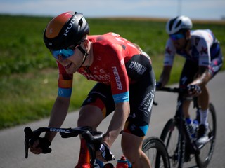 Fred Wright a Mattia Cattaneo počas 8. etapy Tour de France 2022.