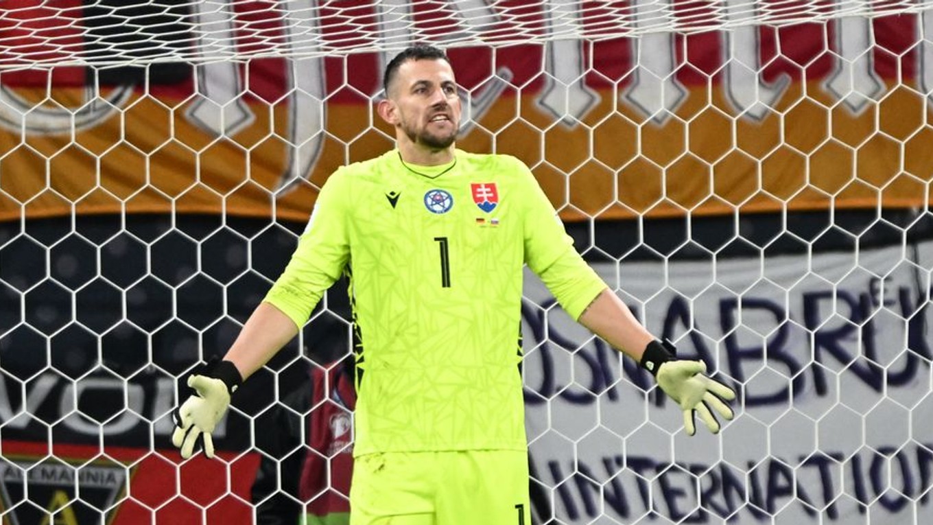 Brankár Martin Dúbravka počas zápasu Nemecko - Slovensko v Lipsku.