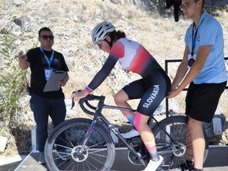 Cyklistka Karolína Hajduková.