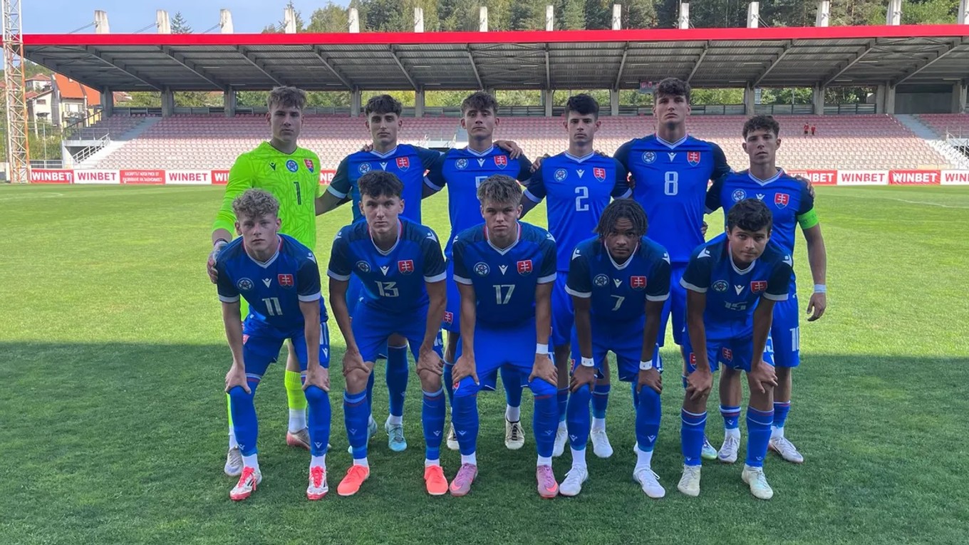 Slovenskí futbalisti do 19 rokov pred zápasom s Bulharskom. 