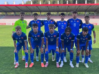 Slovenskí futbalisti do 19 rokov pred zápasom s Bulharskom. 