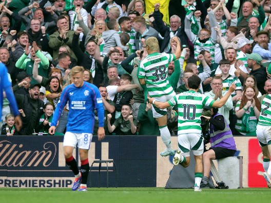 Momentka zo zápasu medzi Celticom Glasgow a Rangers. 