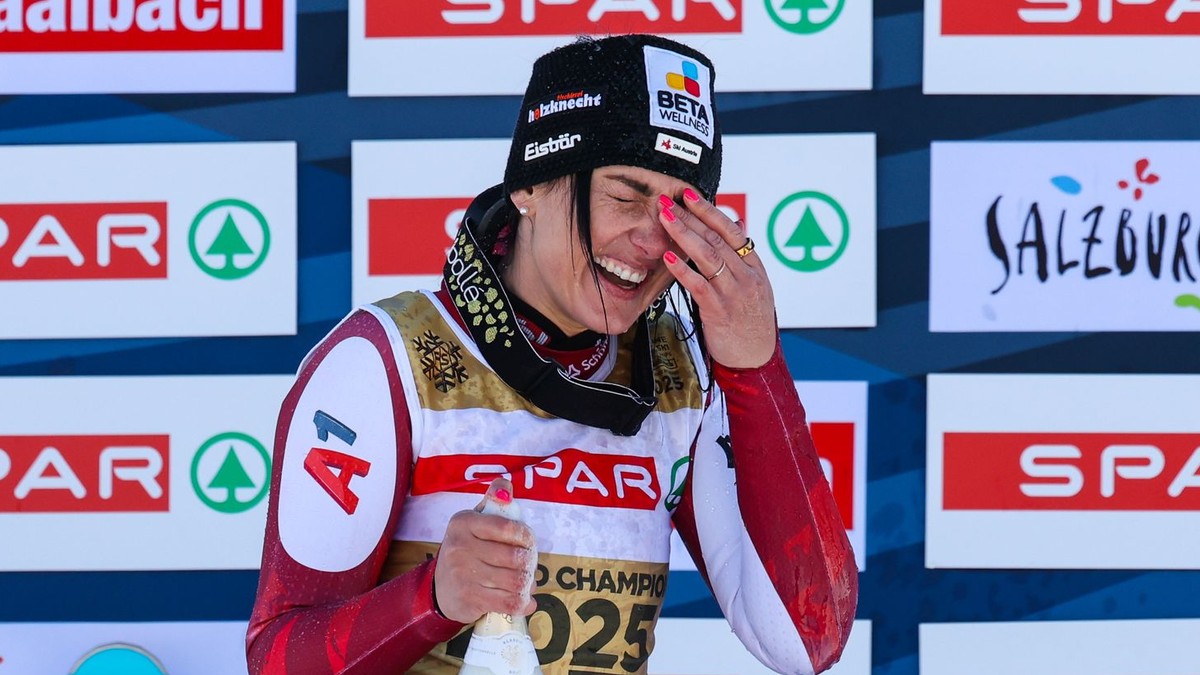 Stephanie Venierová sa teší z triumfu v super-G na MS v Saalbachu 2025.