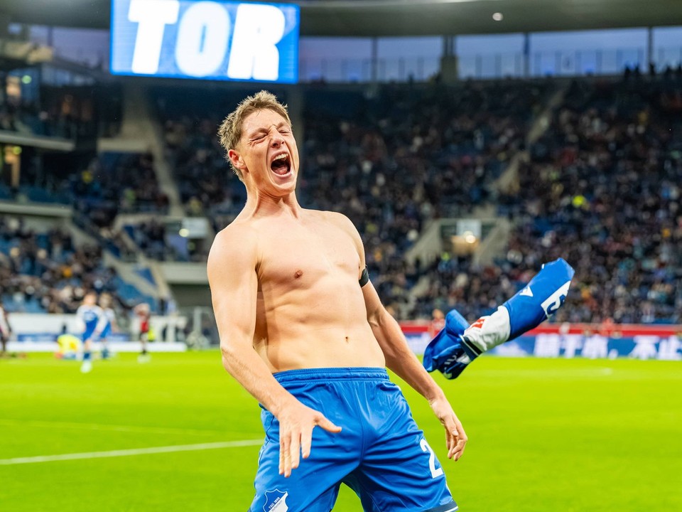 Alexander Prass oslavuje gól v zápase Hoffenheim - Bayer Leverkusen.
