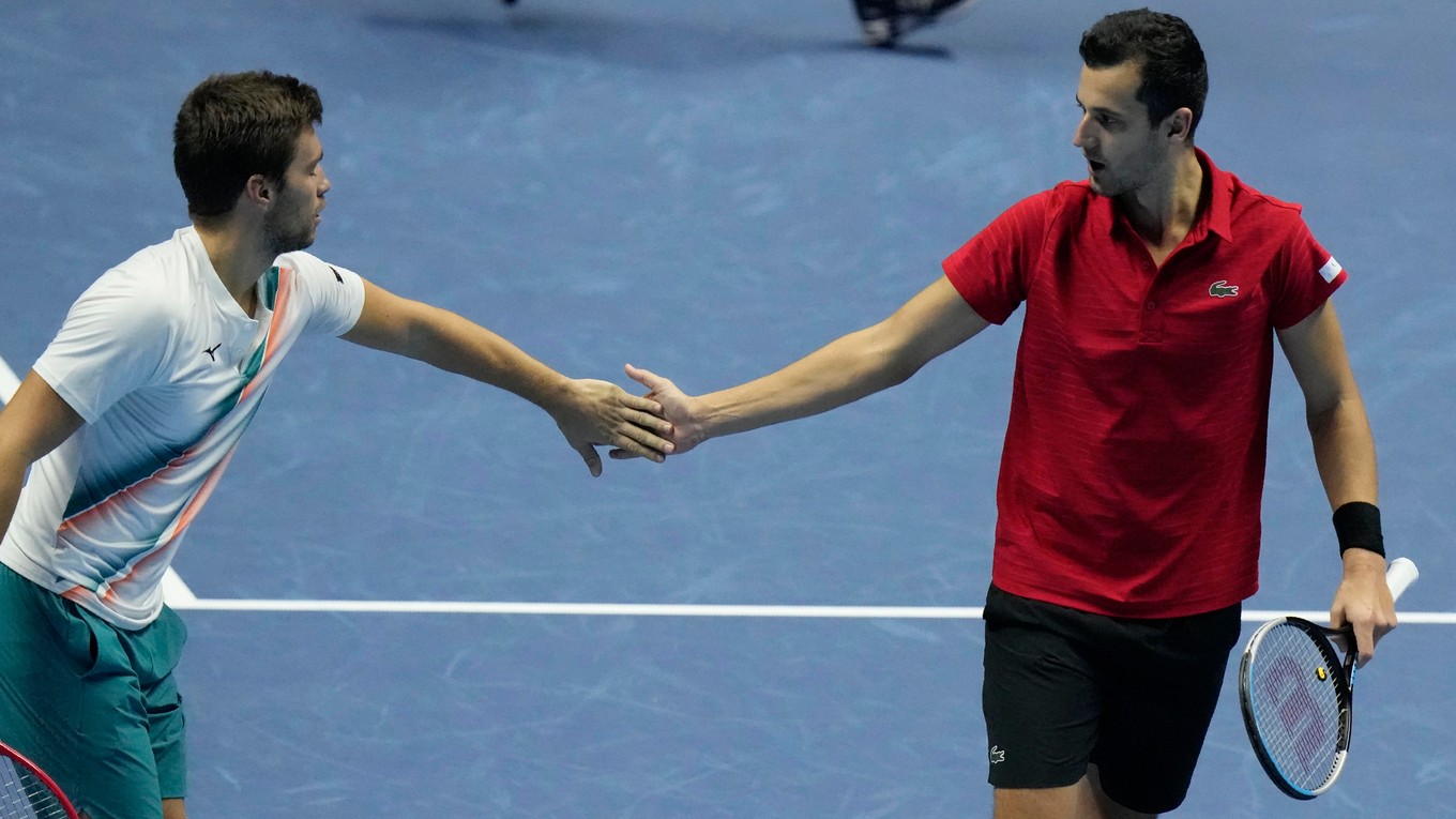 Chorvátsky deblový pár Nikola Mektič (vľavo) a Mate Pavič. 