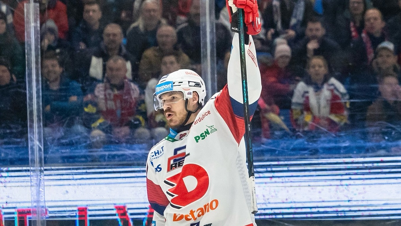 Miloš Kelemen oslavuje gól.