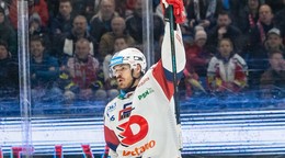 Miloš Kelemen oslavuje gól.