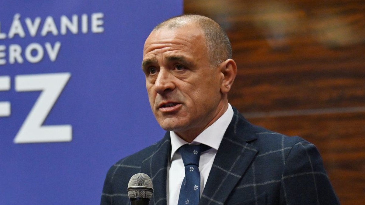 Na snímke tréner slovenskej futbalovej reprezentácie Francesco Calzona počas Konferencie trénerov SFZ.