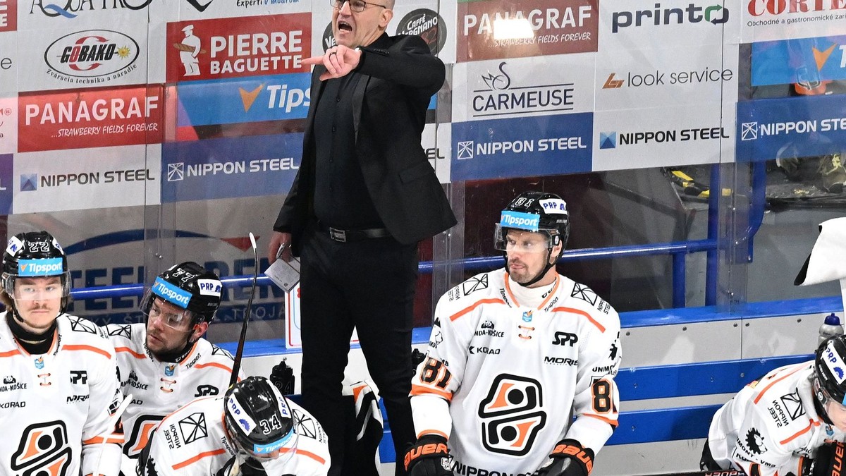 Na snímke tréner HC Košice Dan Ceman.