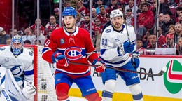 Juraj Slafkovský a Erik Černák v treťom zápase 1. kola play-off. 