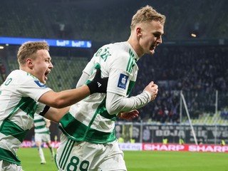 Tomáš Bobček (vpravo) sa raduje z gólu