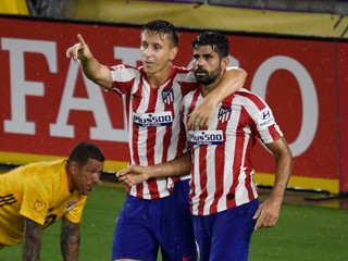 Srbský útočník Ivan Šaponjič (vľavo) a Diego Costa ešte v drese Atlética Madrid.