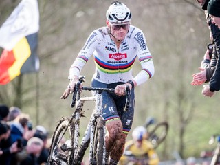 Mathieu van der Poel počas Svetového pohára v cyklokrose.