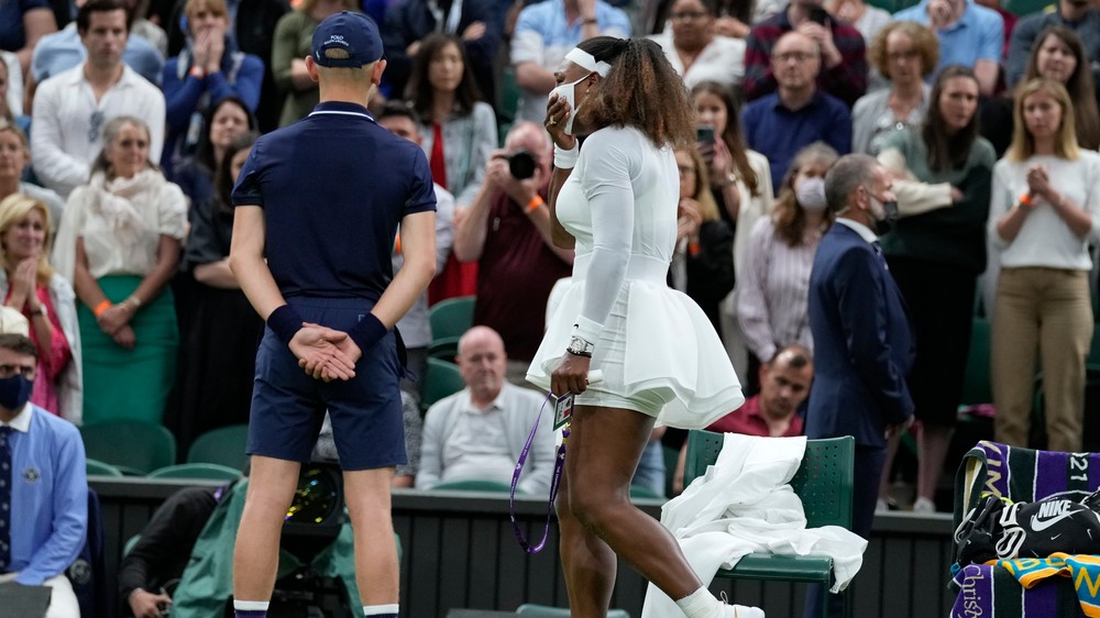 Plakala a k sieti jej pomáhal rozhodca. Serena odstupuje z Wimbledonu