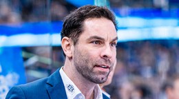 Todd Woodcroft na lavičke EV Zug. 