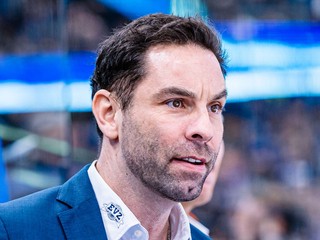 Todd Woodcroft na lavičke EV Zug. 