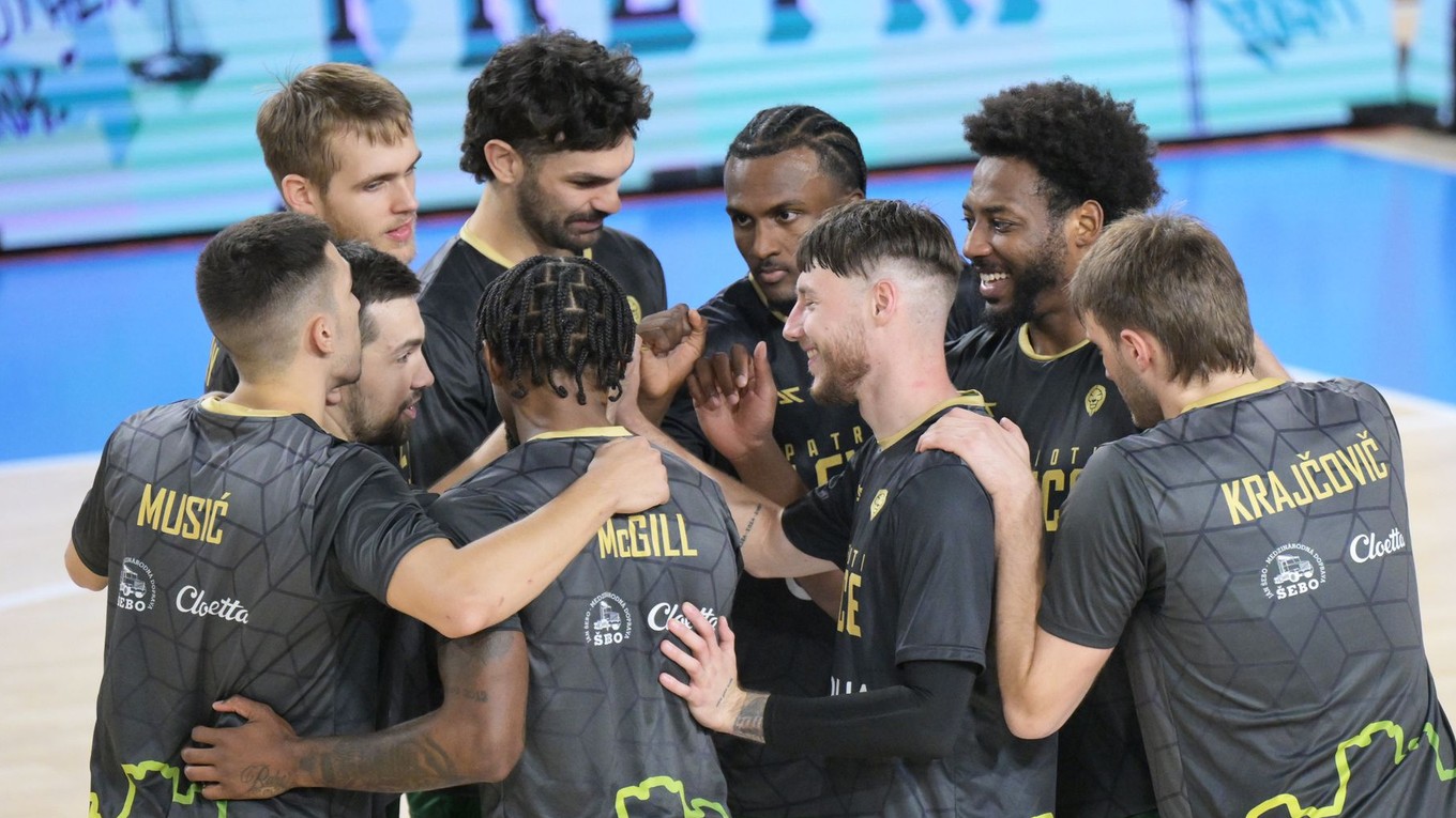 Hráči Patrioti Levice počas zápasu 1. kola Tipos SBL v basketbale mužov medzi Košice Wolves - Patrioti Levice. 