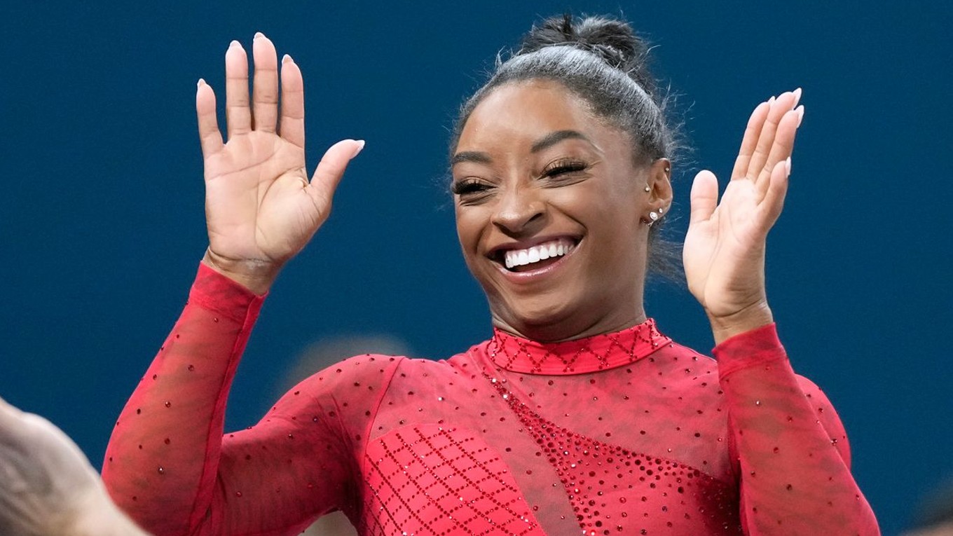 Simone Bilesová sa raduje z víťazstva.