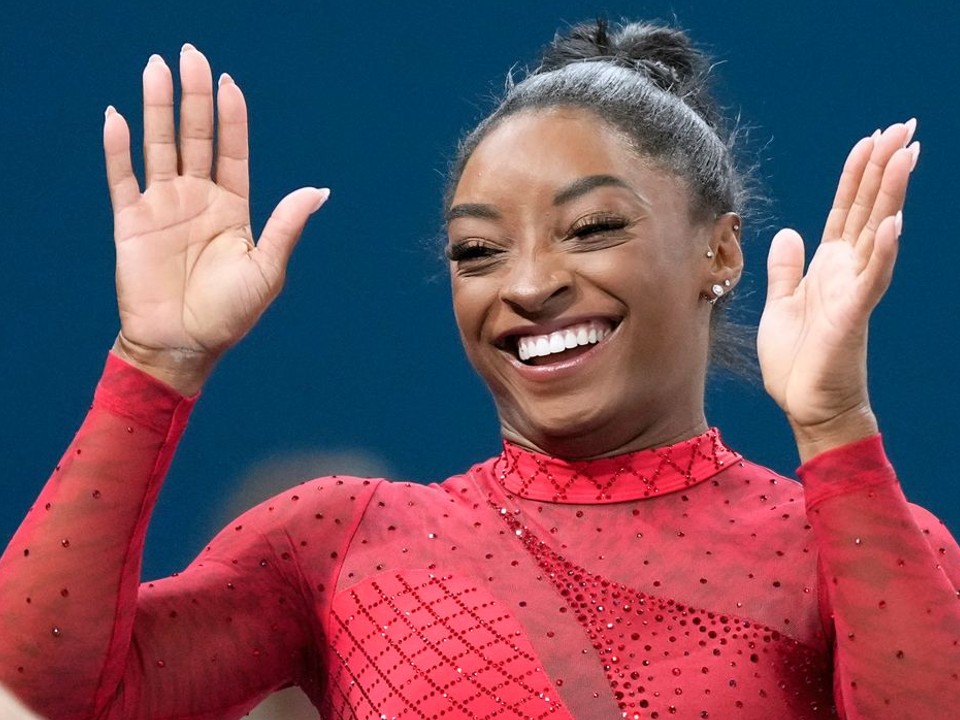 Simone Bilesová sa raduje z víťazstva.