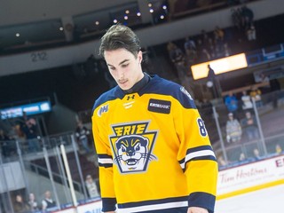 Alex Mišiak v drese Erie Otters.