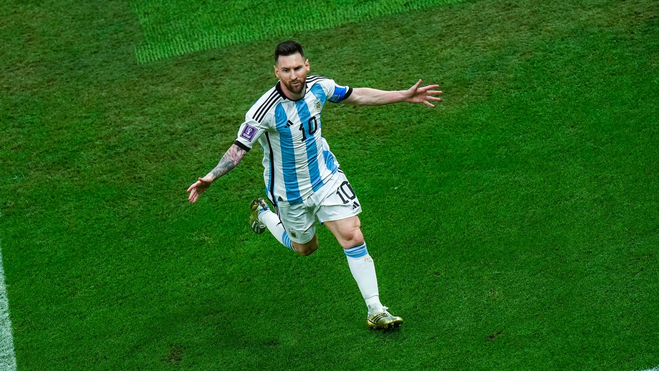 Lionel Messi sa teší po strelenom góle vo finále MS vo futbale 2022.