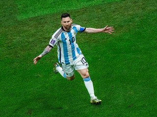 Lionel Messi sa teší po strelenom góle vo finále MS vo futbale 2022.
