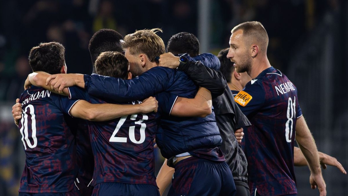 Futbalisti Dunajskej Stredy sa radujú z víťazstva.