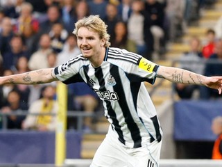 Nick Woltemade oslavuje gól