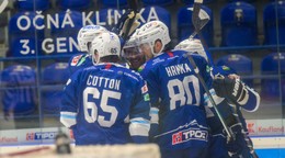 Hokejisti HK Nitra sa tešia po strelenom góle proti HK Poprad v zápase 3. kola Tipos extraligy.