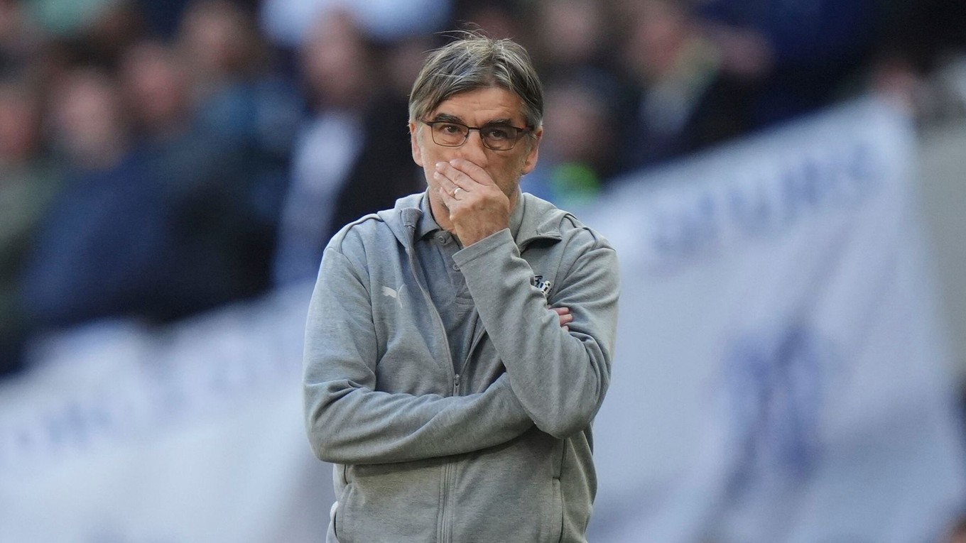 Tréner Ivan Jurič na lavičke Southamptonu.