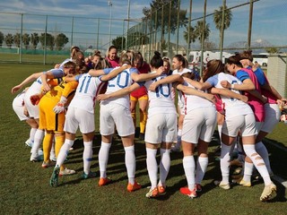 Na snímke sú slovenské futbalové reprezentantky. 