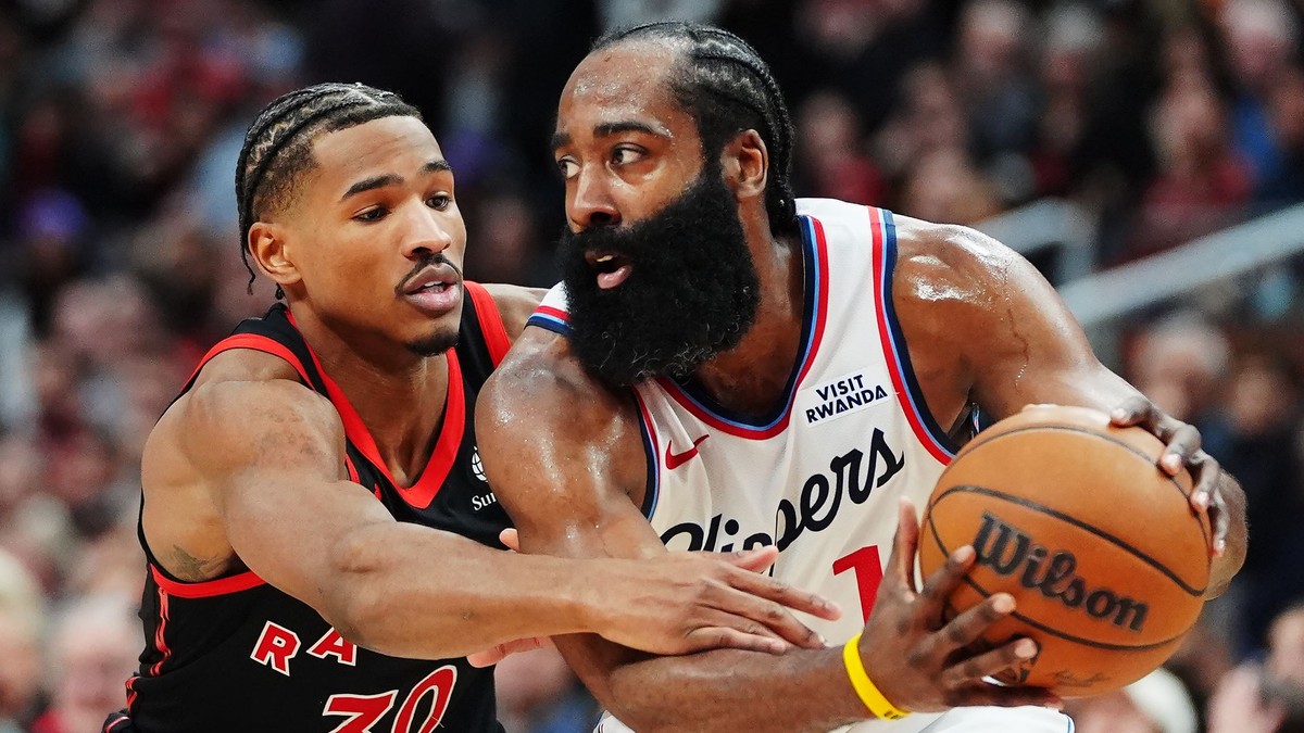 James Harden a Ochai Agbaji. 