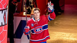 Juraj Slafkovský v prvom domácom zápase novej sezóny NHL. Montreal podľahol Carolina 4:6.