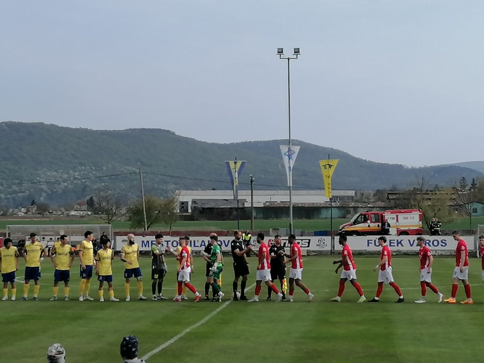 Nástup hráčov na zápas Fiľakovo - Rimavská Sobota.