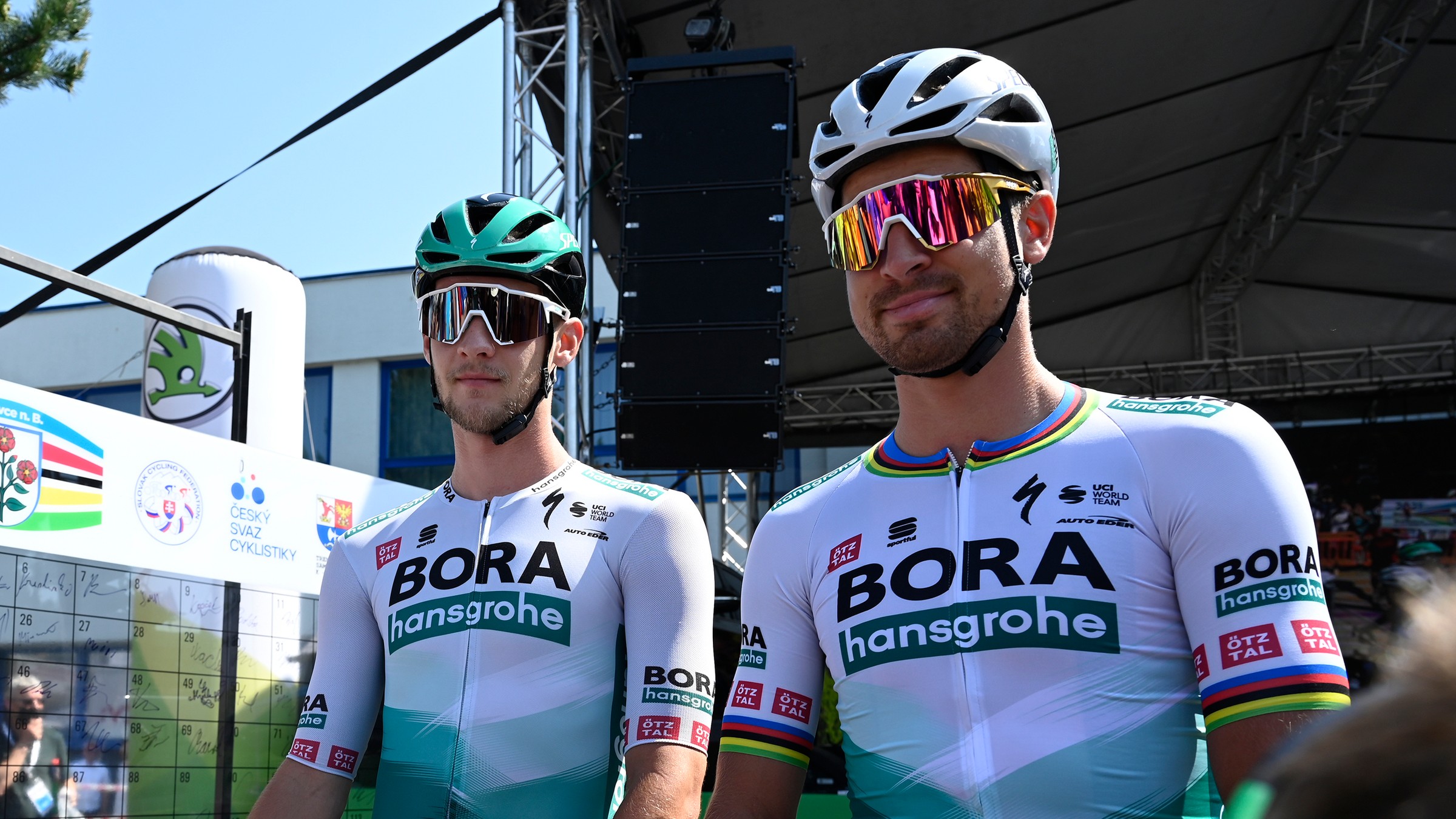 Slovenskí cyklisti Erik Baška (vľavo) a Peter Sagan.