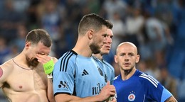 Na snímke kapitán Vladimír Weiss ml. (vpravo) a jeho spoluhráči reagujú po prehre v odvetnom zápase 3. predkola Ligy majstrov vo futbale ŠK Slovan Bratislava – Kajrat Almaty.