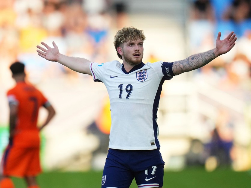 Angličan Harvey Elliott oslavuje gól v zápase proti Holandsku v semifinále EURO U21 v Bratislave.