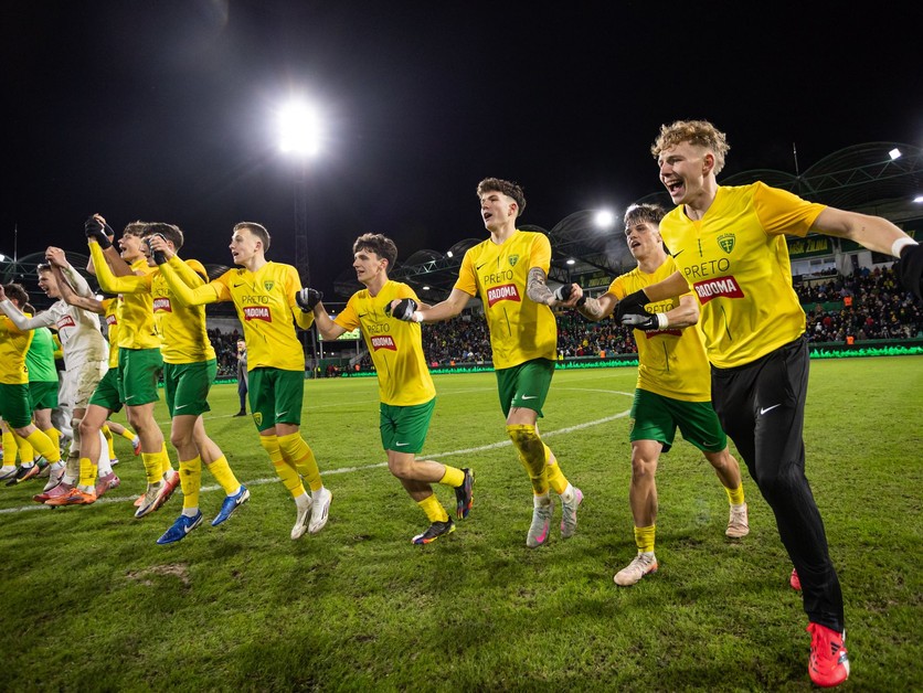 Na snímke radosť z víťazstva hráčov Žiliny po zápase šestnásťfinále mládežníckej Ligy majstrov (UEFA Youth League) vo futbale medzi MŠK Žilina - Liverpool FC .