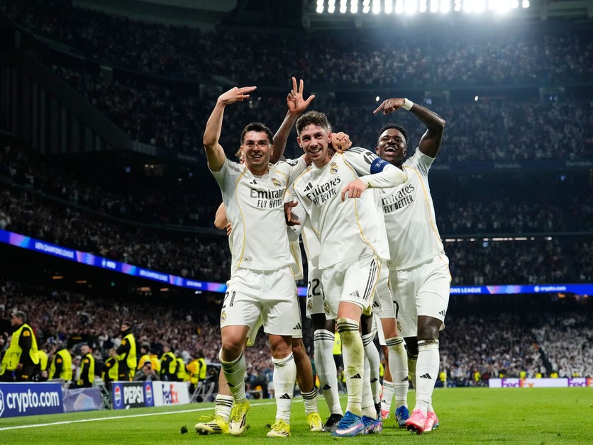 Federico Valverde s kapitánskou páskou. 