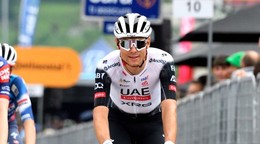 Taliansky cyklista Filippo Baroncini v drese tímu UAE Emirates. 