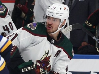 Miloš Kelemen v drese Arizona Coyotes.