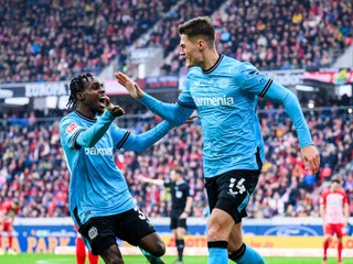 Patrik Schick oslavuje gól do siete Freiburgu.