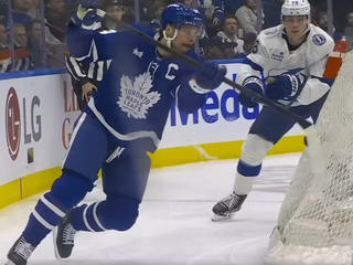 Auston Matthews v zápase s Tampou