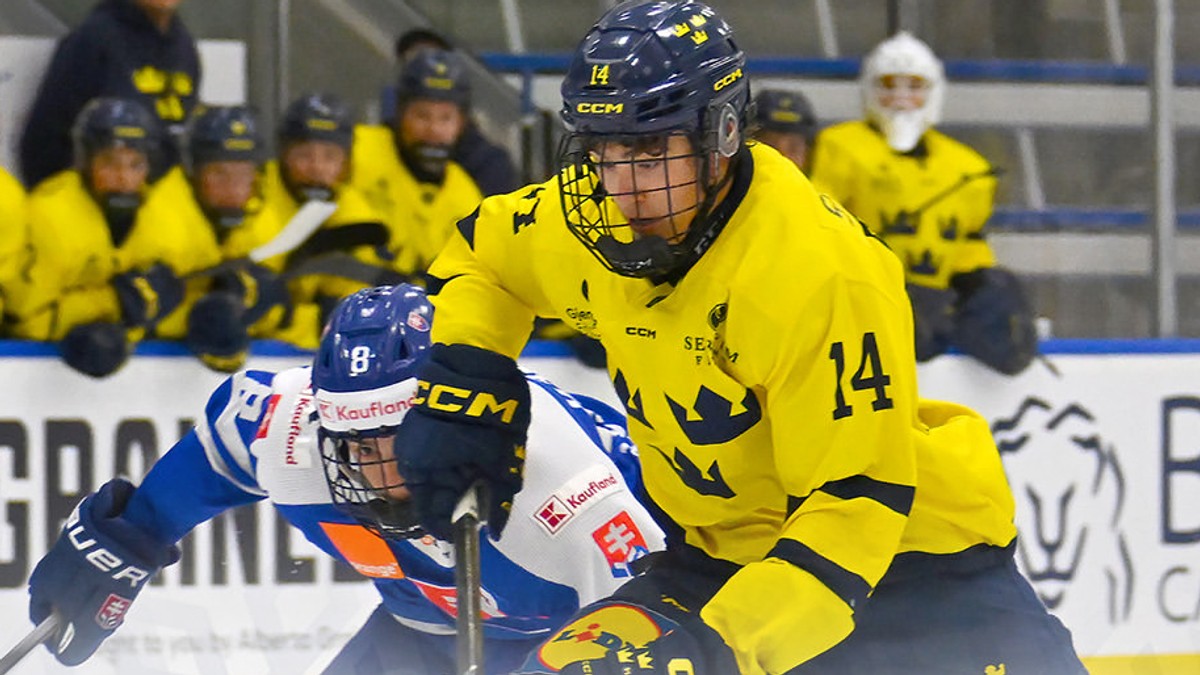 Švédsky útočník Milan Sundström v zápase proti Slovensku na Hlinka Gretzky Cup 2026.