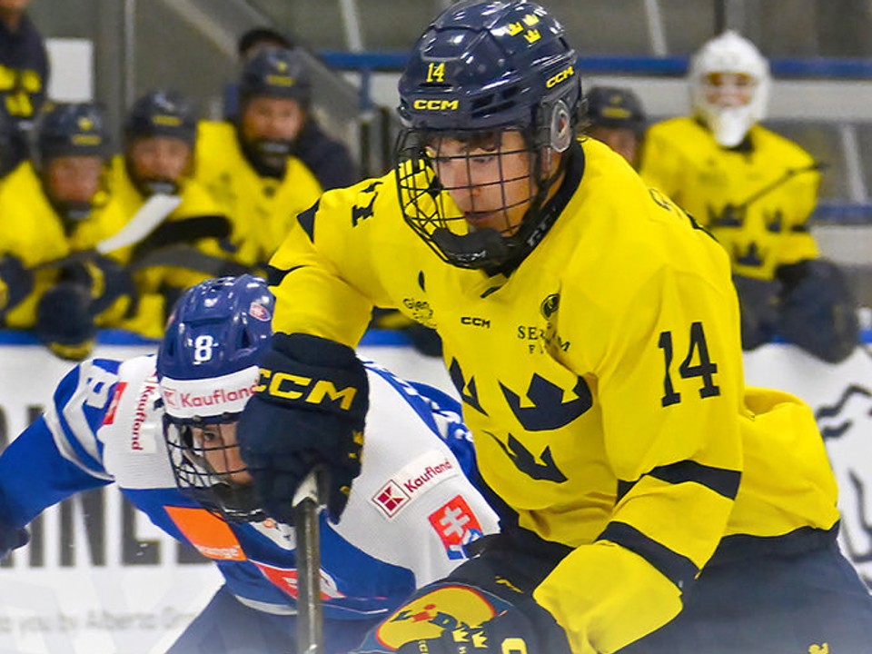Švédsky útočník Milan Sundström v zápase proti Slovensku na Hlinka Gretzky Cup 2026.