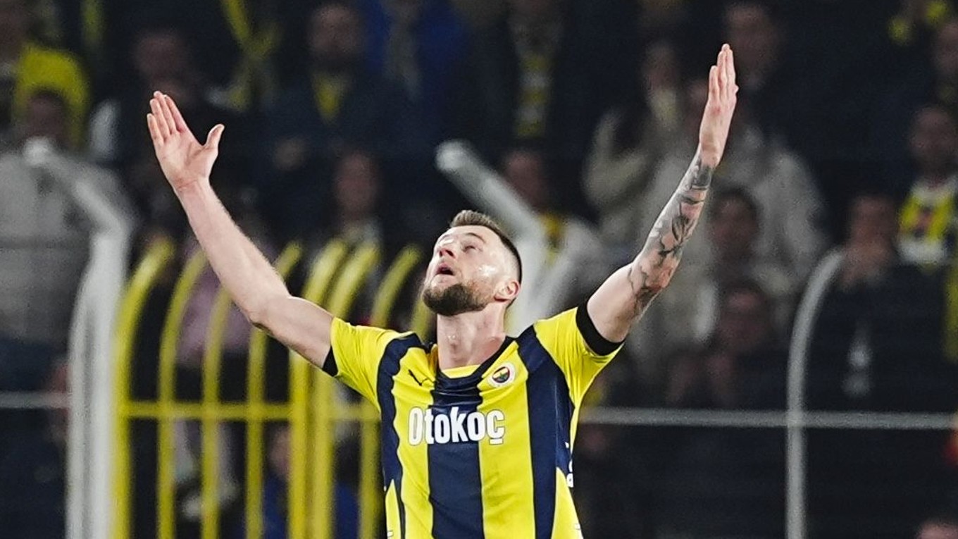 Slovenský futbalista Milan Škriniar v klube Fenerbahce Istanbu.